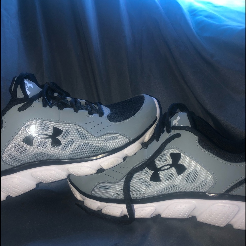 Men’s under armor micro running shoes (US 7)